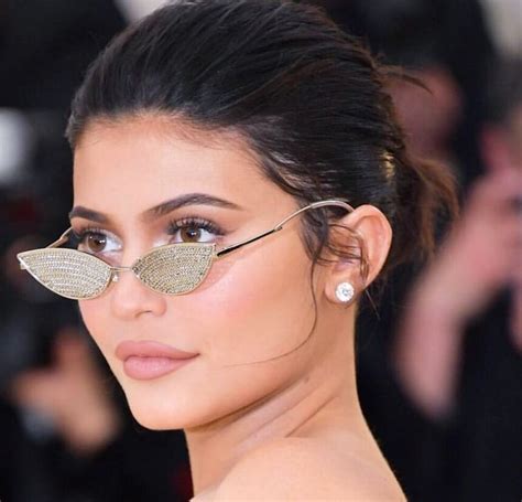 Steal Her Style: Kylie Jenner, the Queen of Sunglasses!